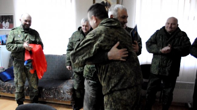 Награждение и вручение флага «Боевого Братства» двум батальонам Луганской Народной Республики