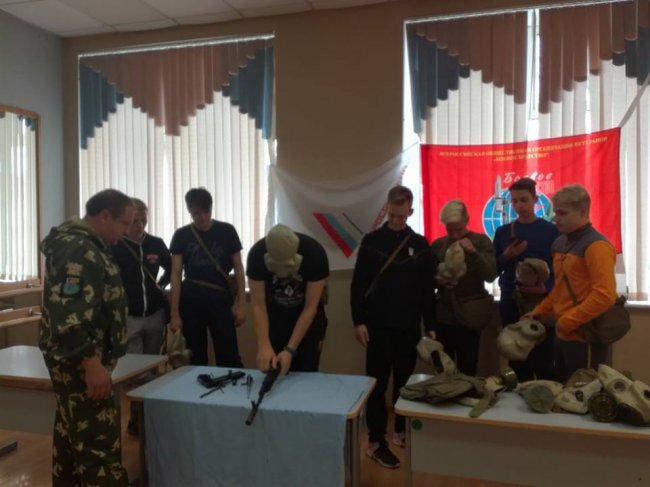 Занятия по военно-спортивной и строевой подготовках прошли в школах Владивостока 