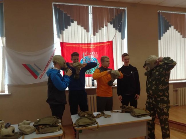 Занятия по военно-спортивной и строевой подготовках прошли в школах Владивостока 