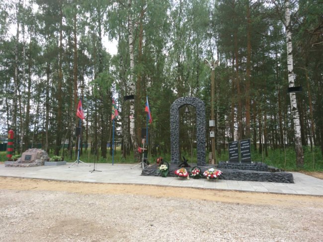 Делегация молодежного крыла Боевое Братство Приморья возложила цветы в честь дня Ветеранов Боевых Действий 