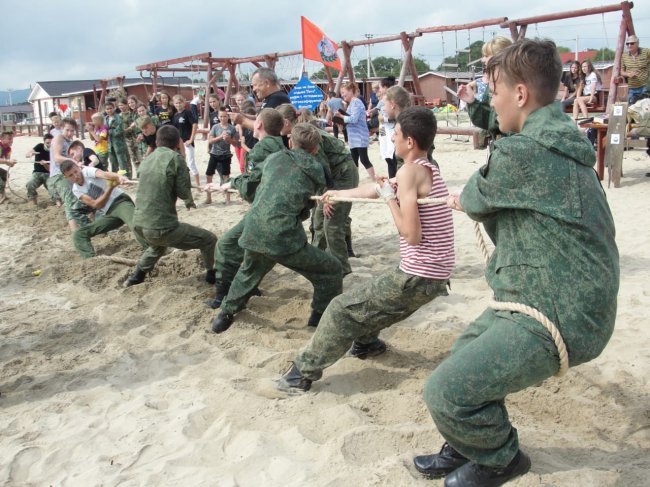 В поселке Волчанец проходила военно-спортивная игра "ЗАРНИЦА"
