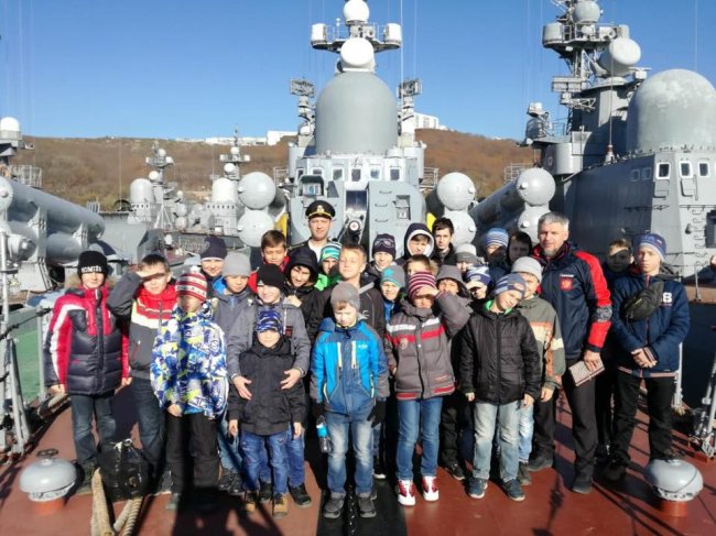 Воспитанники федерации кикбоксинга Приморского края посетили 165 бригаду надводных кораблей и бригаду подводных лодок. 