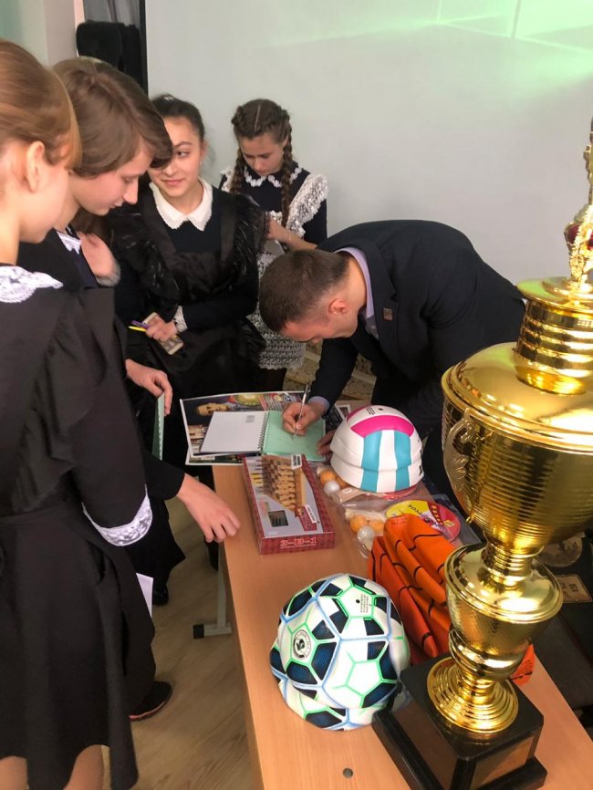 Неделя команды проекта «Равнение на защитников Отечества» началась с посещения школ 131, 133, 134 города Уссурийска
